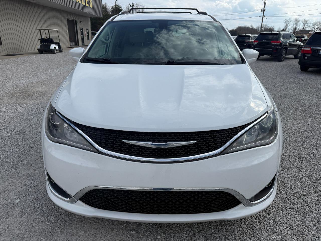 Used 2018 Chrysler Pacifica Touring-L Plus image 2