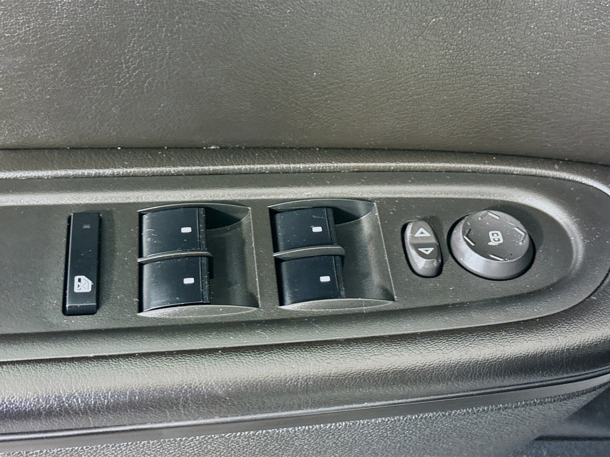 Used 2016 GMC Acadia SLE image 23