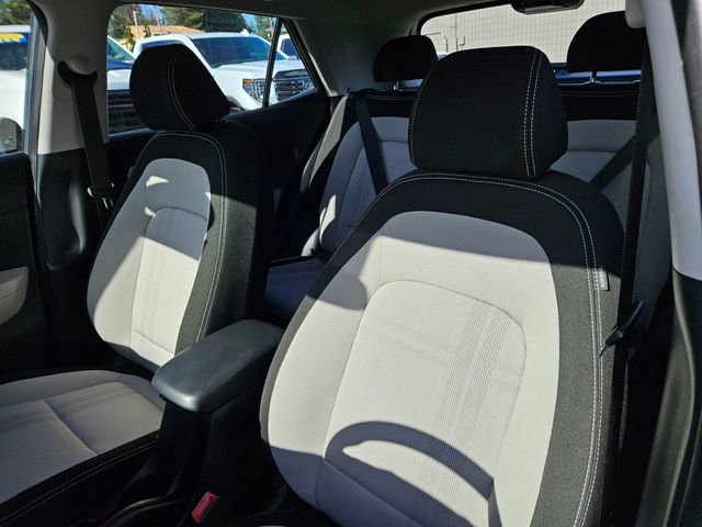 Used 2025 Hyundai Venue SEL image 13