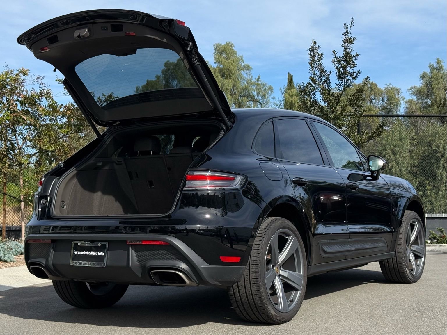 Used 2025 Porsche Macan image 32