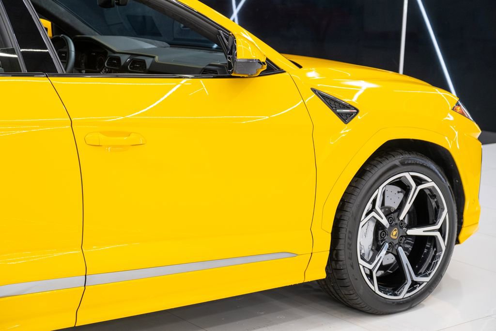 Used 2022 Lamborghini Urus image 11