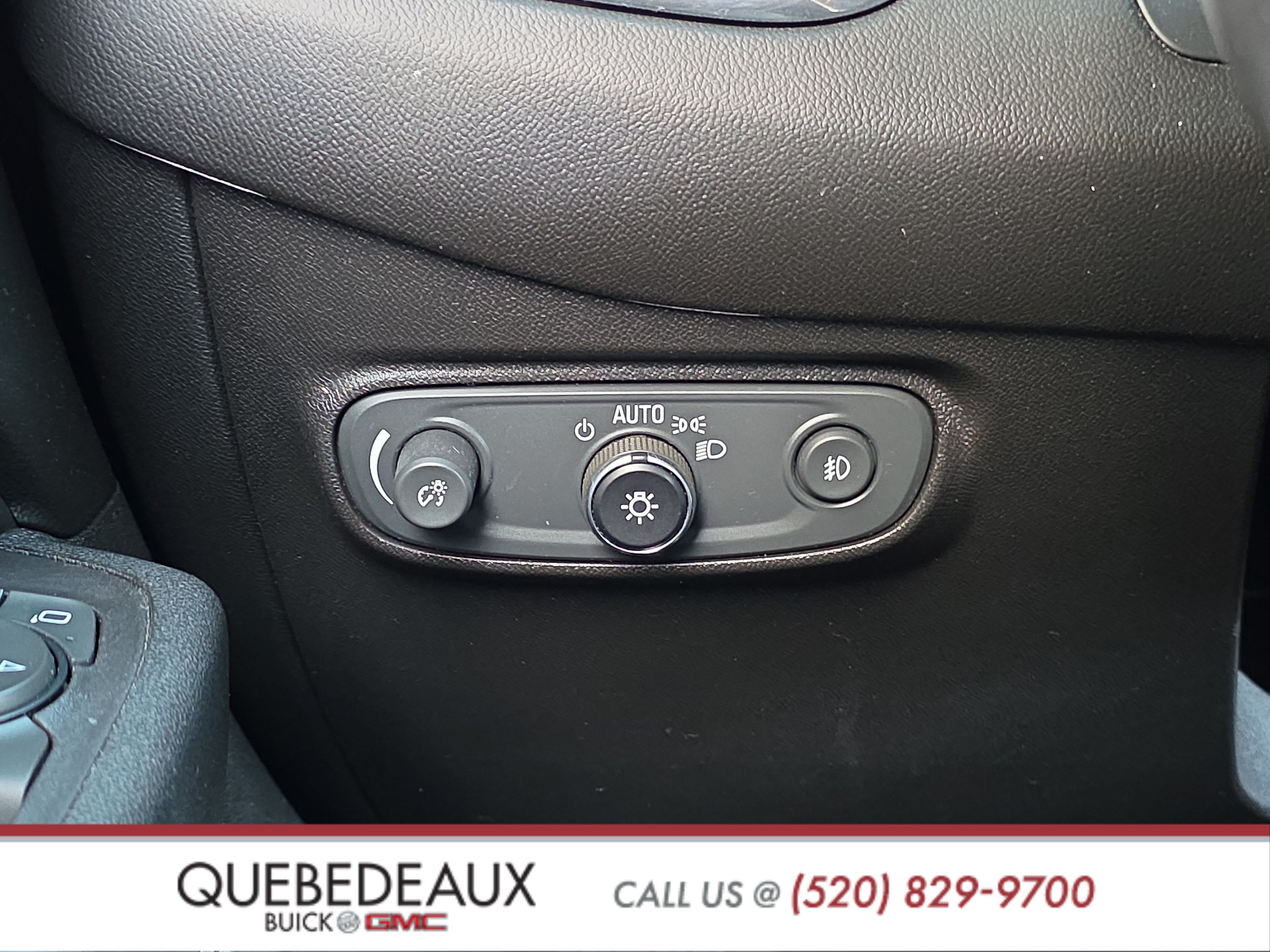 Used 2020 Chevrolet Equinox Premier w/ Premier Redline Edition FWD image 23
