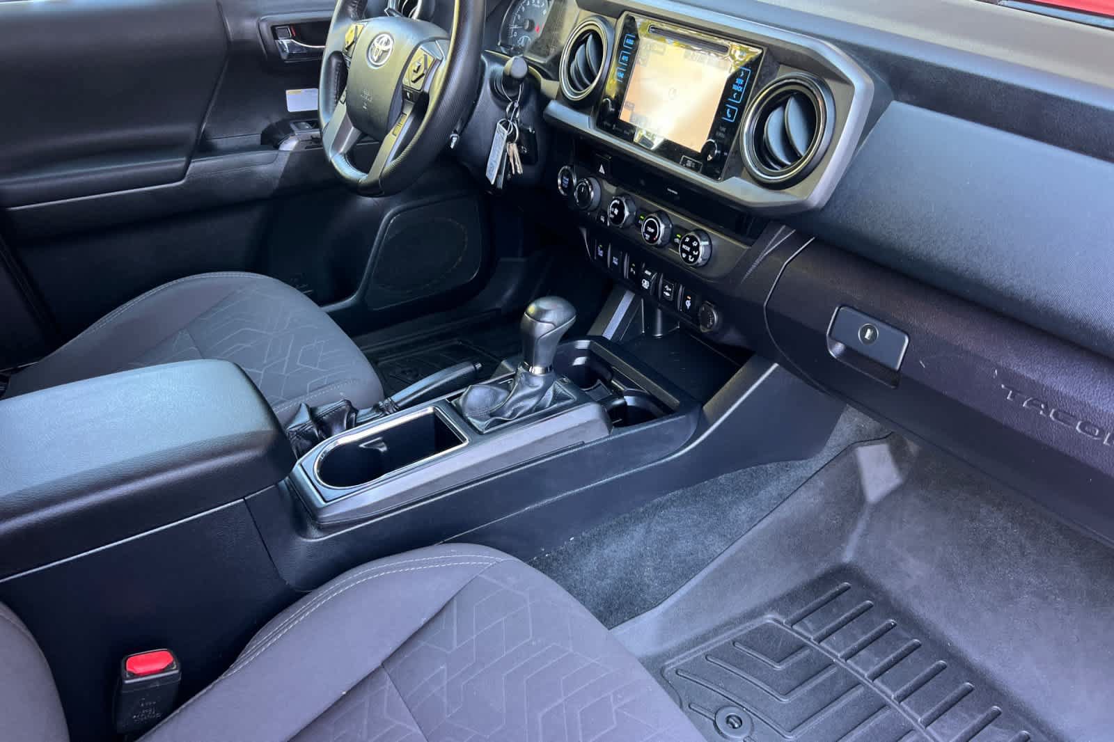 Used 2018 Toyota Tacoma TRD Off-Road w/ Technology Package AWD/4WD image 15