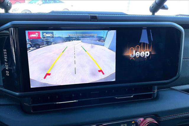 Certified 2025 Jeep Wrangler Unlimited Rubicon w/ Convenience Group AWD/4WD image 25