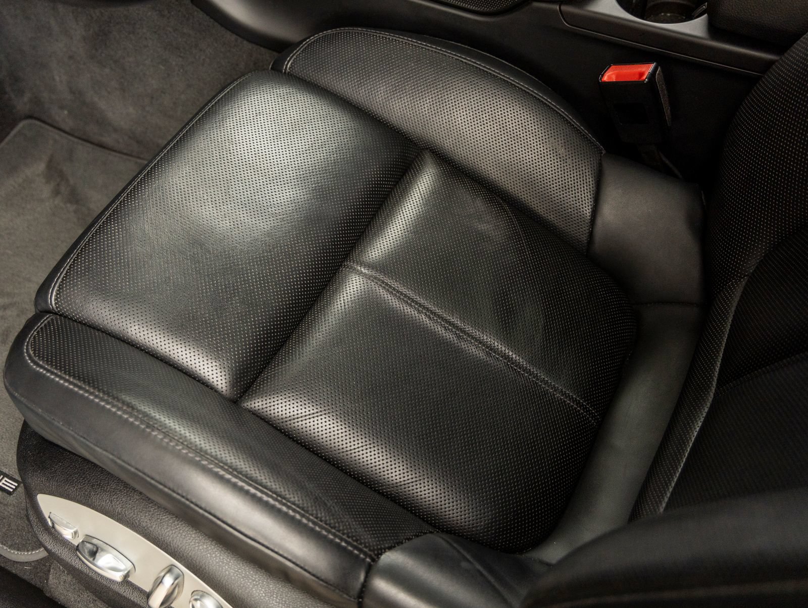 Certified 2023 Porsche Macan AWD/4WD image 23