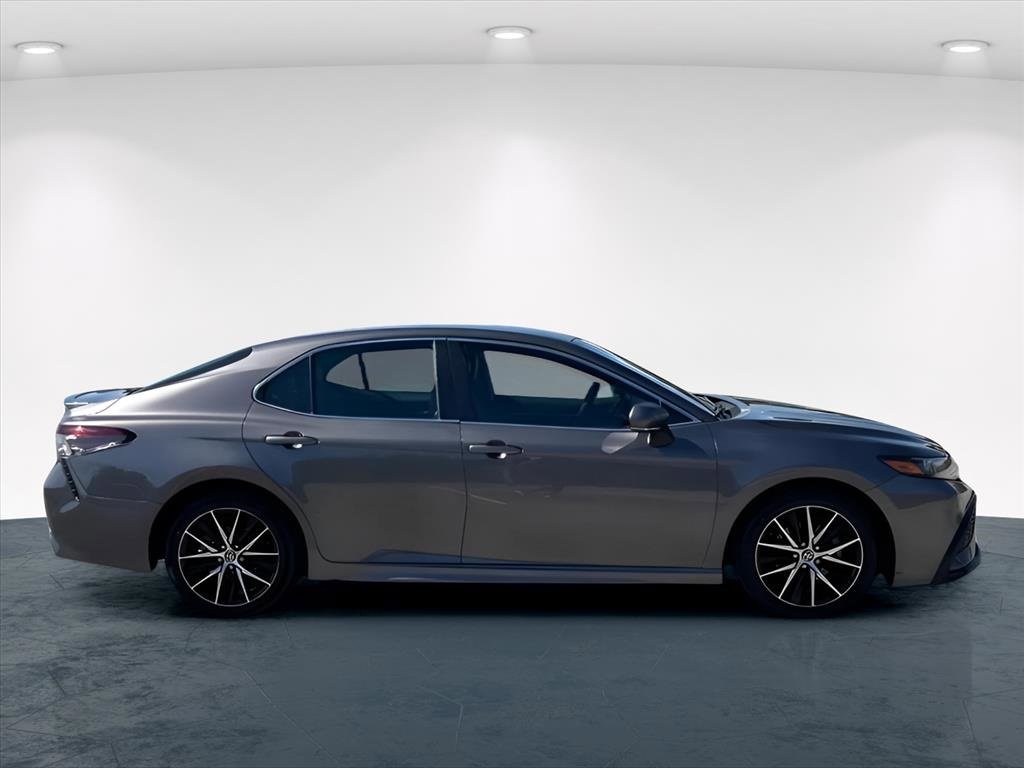 Used 2023 Toyota Camry SE image 7