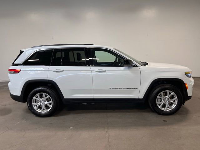 Used 2024 Jeep Grand Cherokee Limited image 2