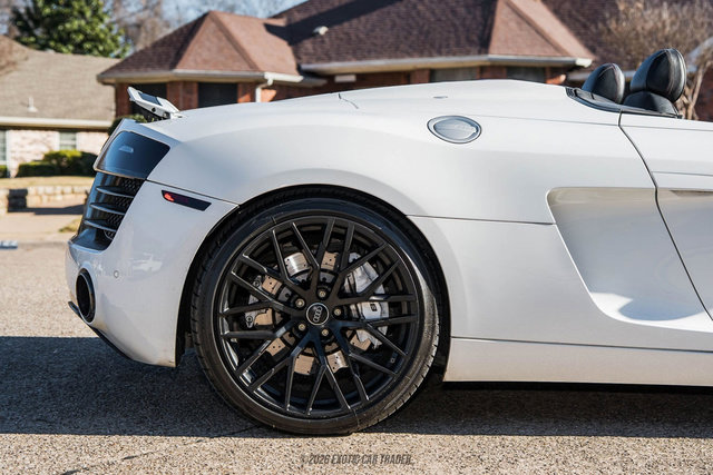 Used 2015 Audi R8 V8 w/ Full Leather Package image 10