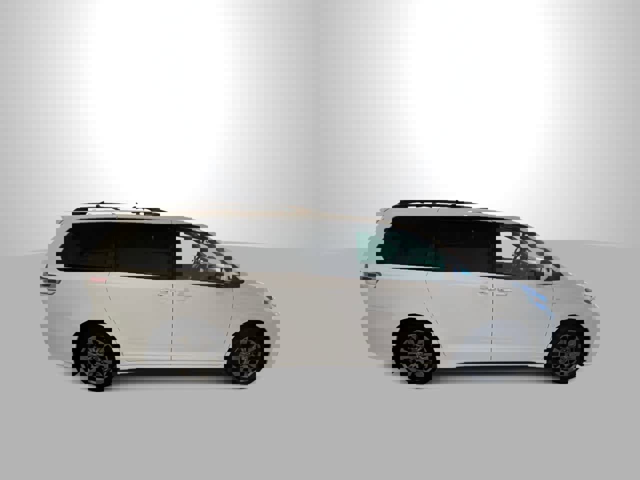 Used 2020 Toyota Sienna SE w/ SE Preferred Package image 9