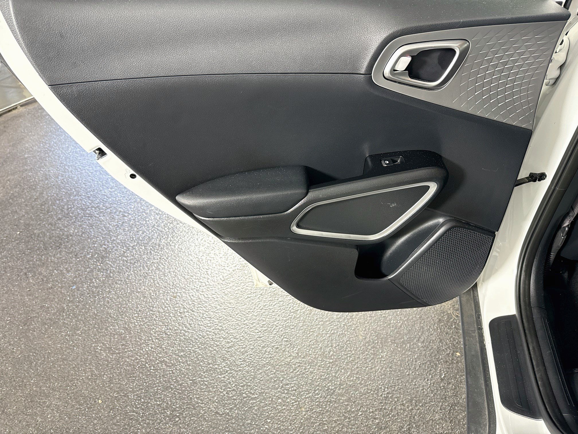 Used 2023 Kia Soul LX w/ LX Technology Package FWD image 25