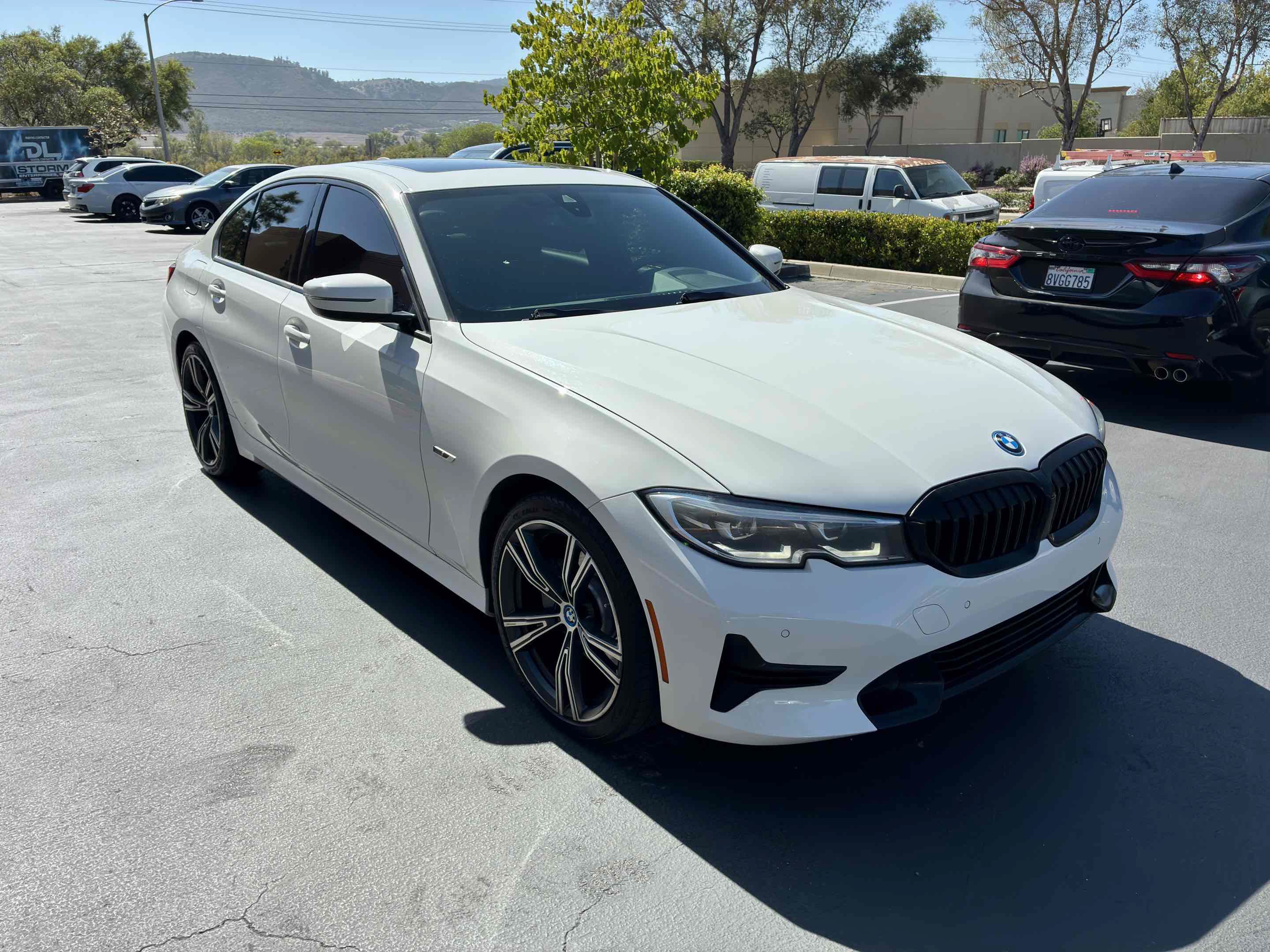 Used 2022 BMW 330e w/ Driving Assistance Package RWD image 6