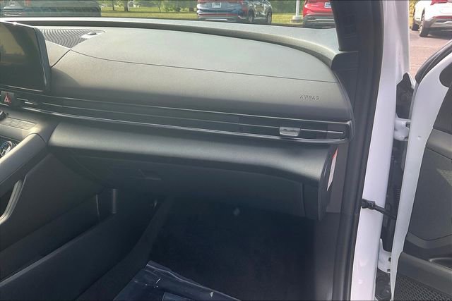 New 2025 Hyundai Elantra SEL image 30