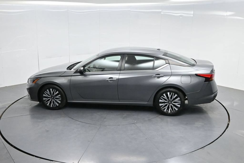 Used 2024 Nissan Altima 2.5 SV FWD image 55