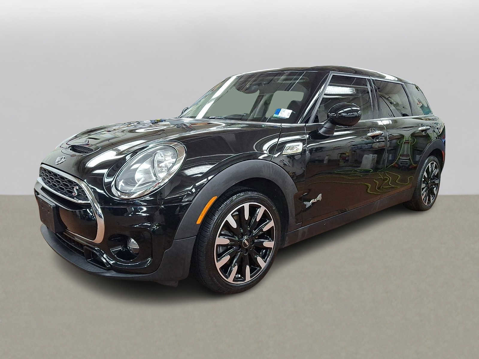 Used 2017 MINI Cooper Clubman S image 1