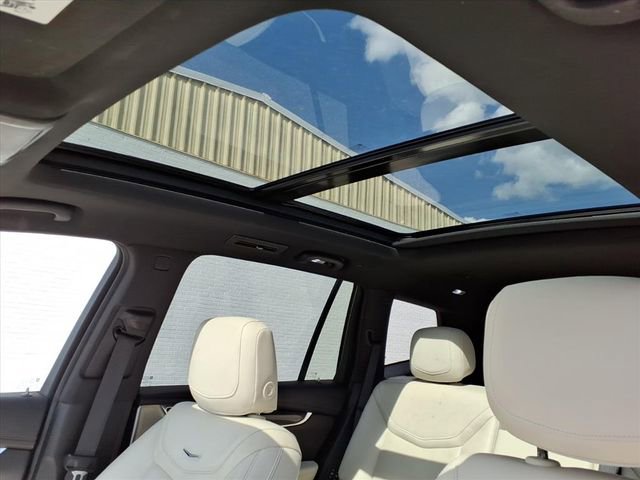 Used 2023 Cadillac XT6 Sport w/ Technology Package AWD/4WD image 17