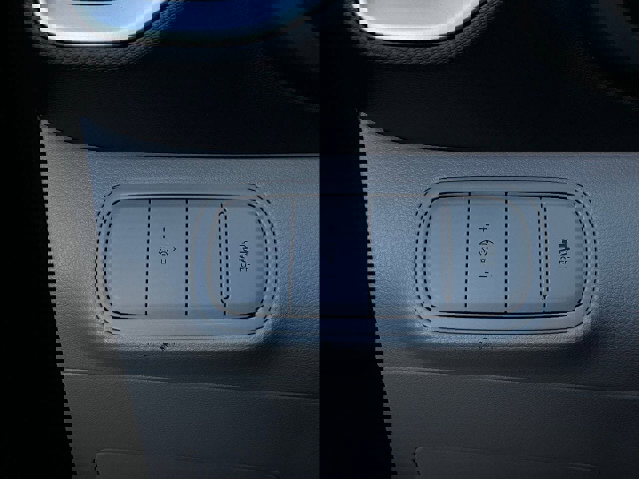 Used 2025 Hyundai Venue SEL image 22