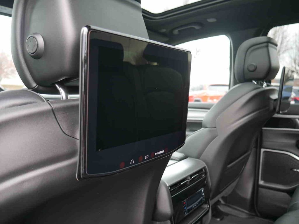 New 2025 Jeep Wagoneer L Series II w/ Convenience Group I image 17