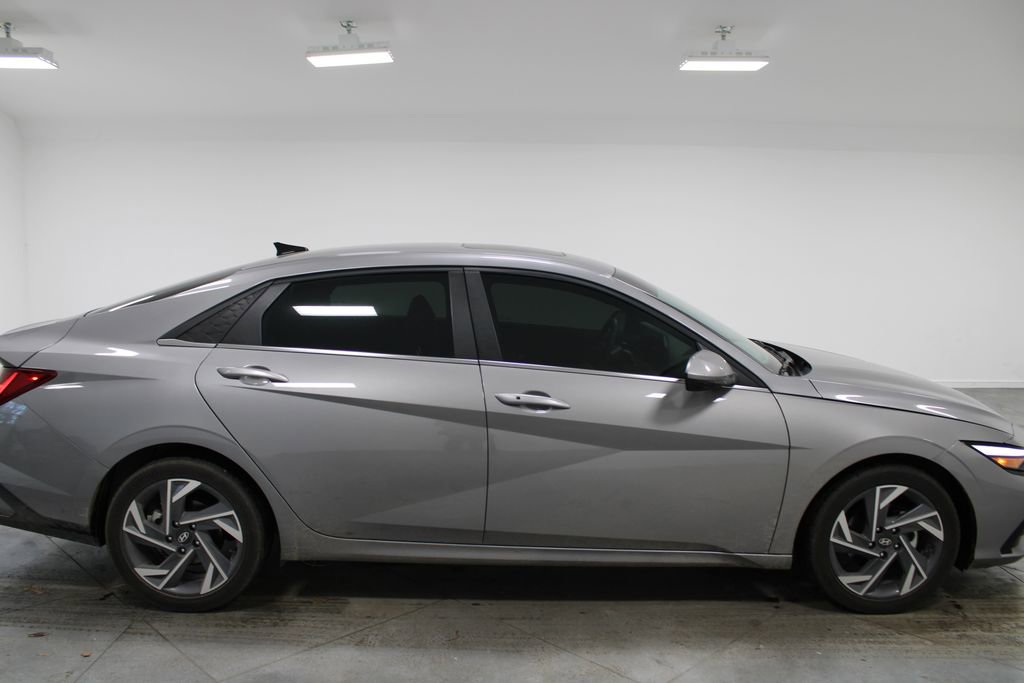 Used 2024 Hyundai Elantra SEL w/ Convenience Package image 11
