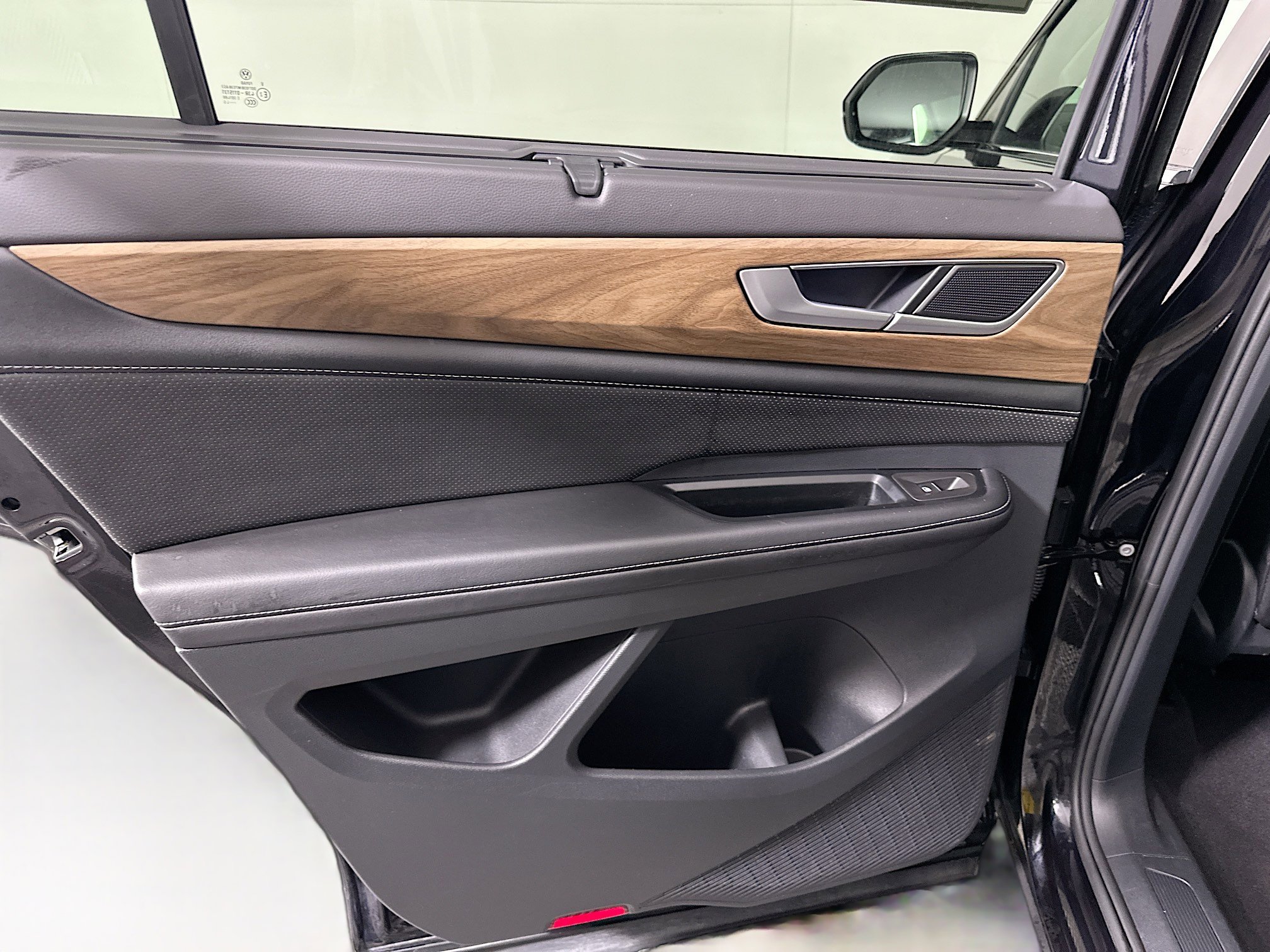 Used 2024 Volkswagen Atlas SE image 26