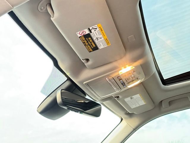 Used 2021 Toyota Highlander XLE FWD image 24