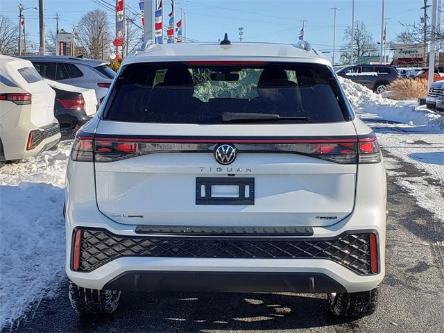 New 2026 Volkswagen Tiguan SEL R-Line image 4