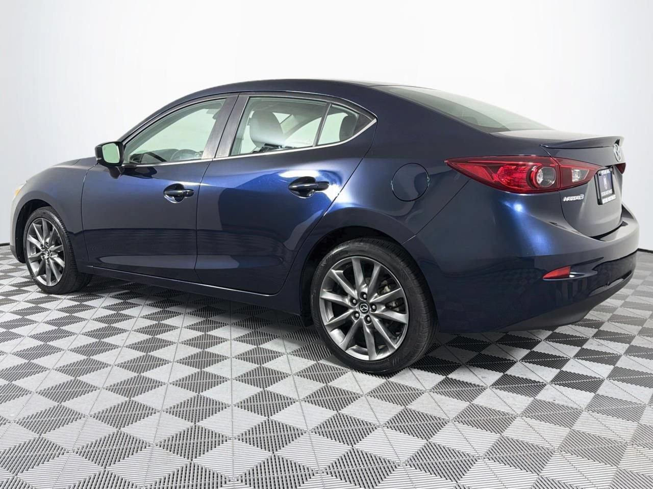 Used 2018 MAZDA MAZDA3 Touring FWD image 8