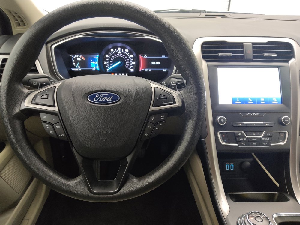 Used 2019 Ford Fusion SE image 22