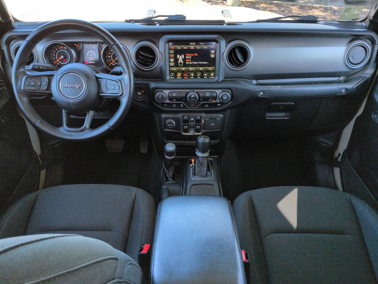 Used 2022 Jeep Gladiator Sport AWD/4WD image 15