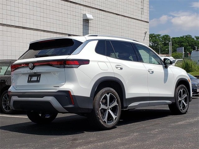 New 2025 Volkswagen Tiguan SE image 3