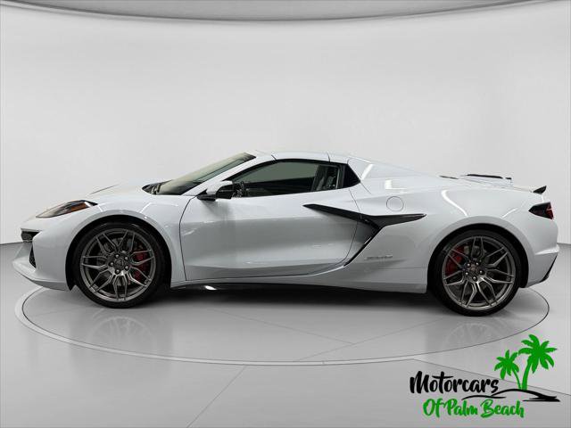 Used 2023 Chevrolet Corvette Z06 w/ Chrome Exterior Badge Package RWD image 2