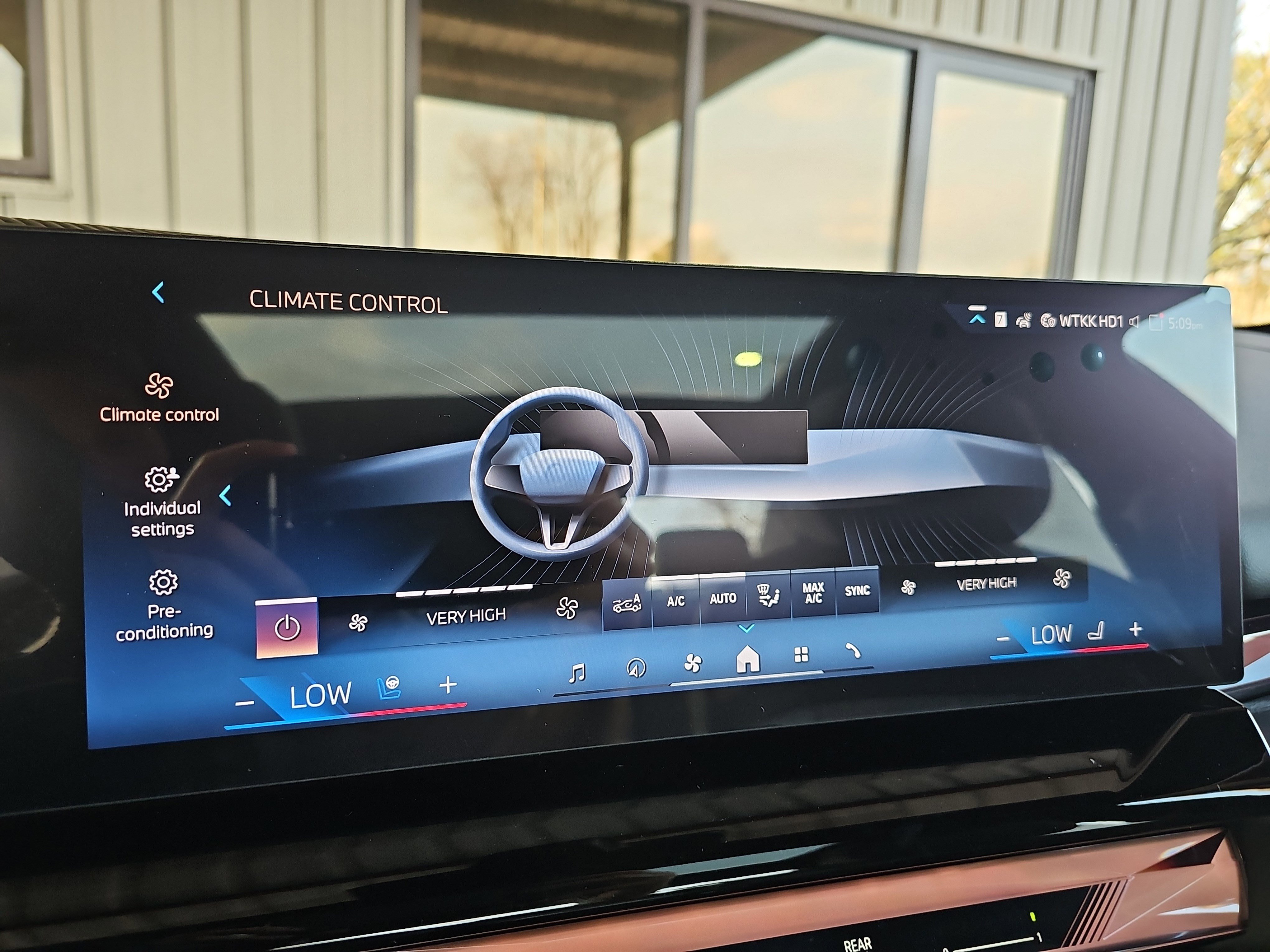 New 2026 BMW 550e xDrive w/ Executive Package image 22