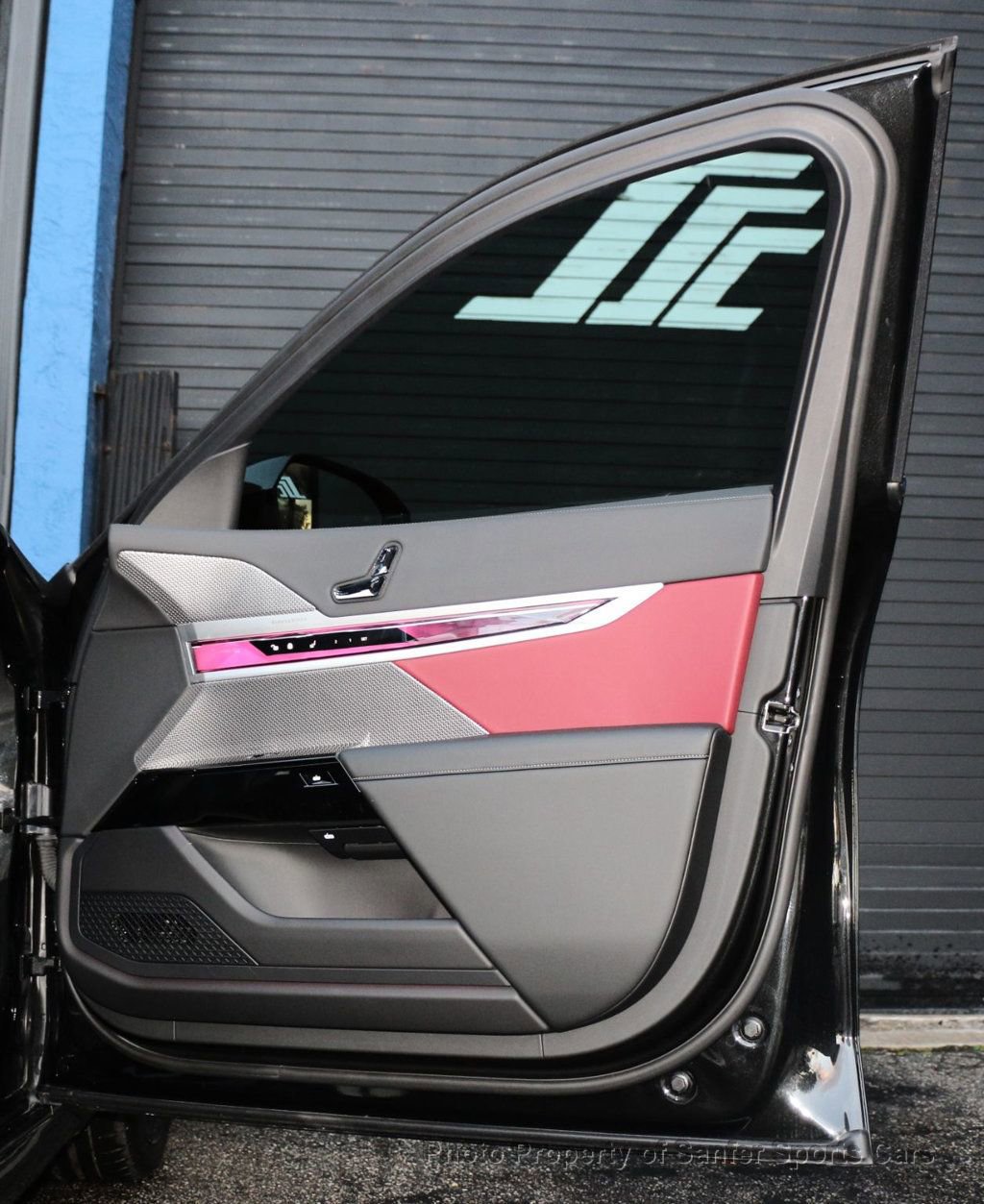 Used 2023 BMW 740i w/ Parking Assistance Package image 18