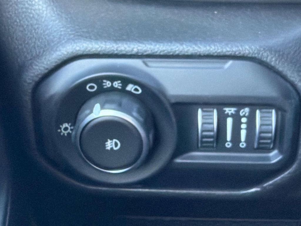 Used 2018 Jeep Wrangler Unlimited Sport image 21