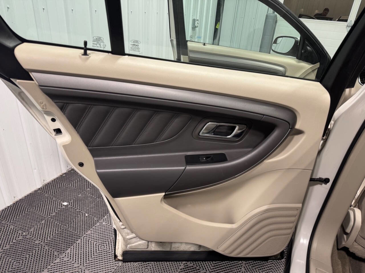 Used 2012 Ford Taurus SEL image 9