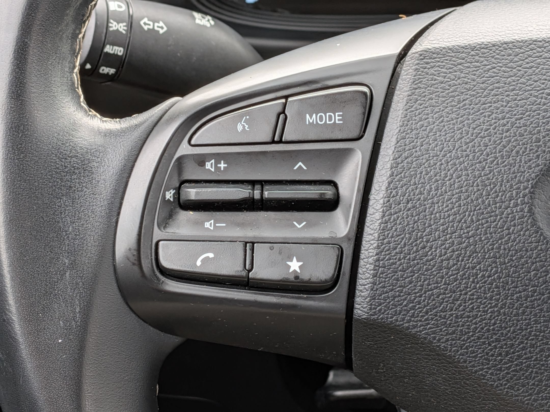 Used 2024 Hyundai Venue Limited FWD image 18