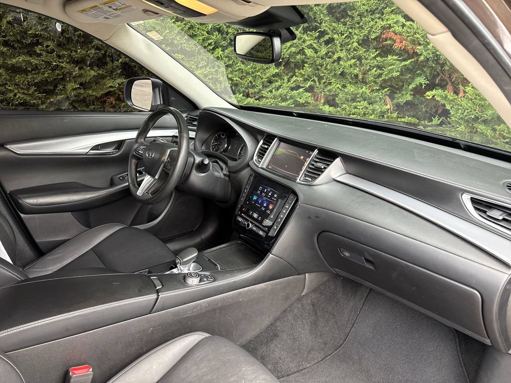 Used 2019 INFINITI QX50 Luxe w/ Navigation Package AWD/4WD image 12