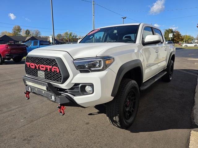 Used 2021 Toyota Tacoma TRD Off-Road image 2