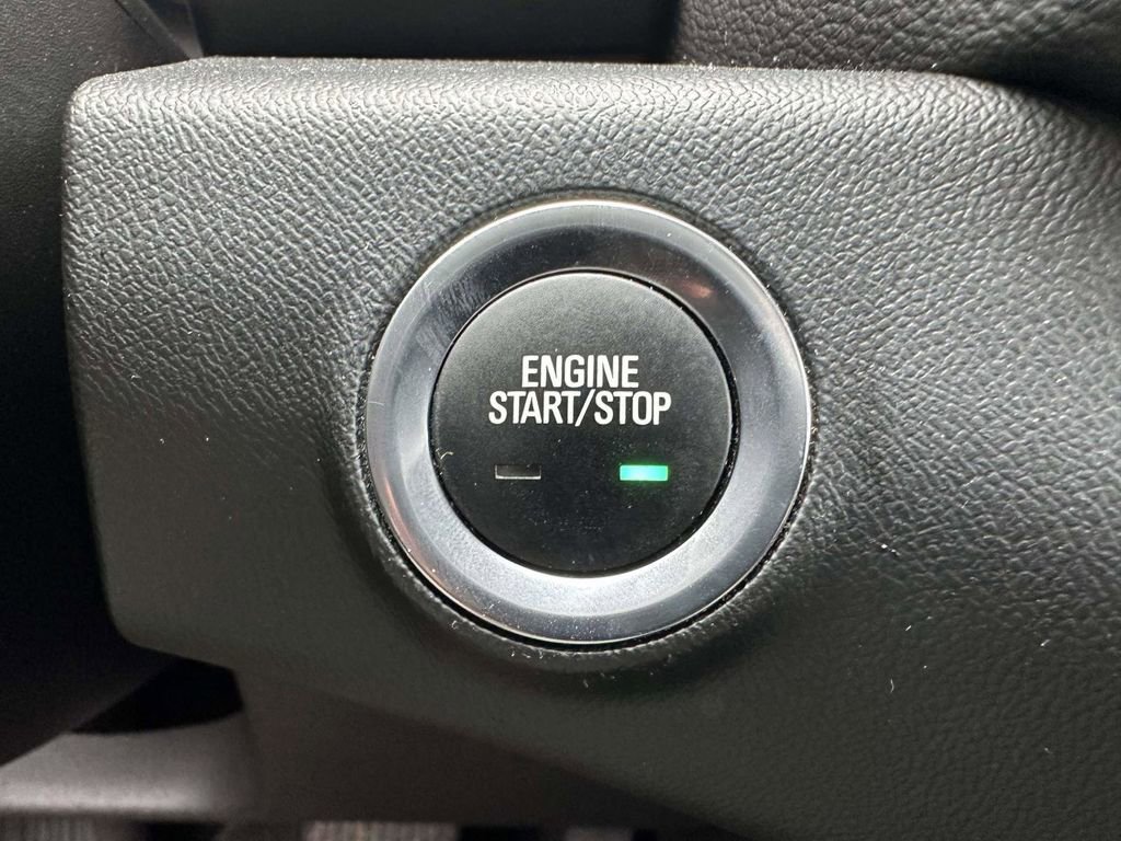 Used 2024 GMC Terrain SLT image 31