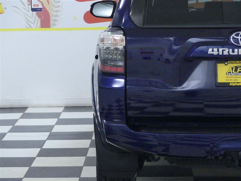Used 2020 Toyota 4Runner SR5 Premium w/ Moonroof Package AWD/4WD image 31