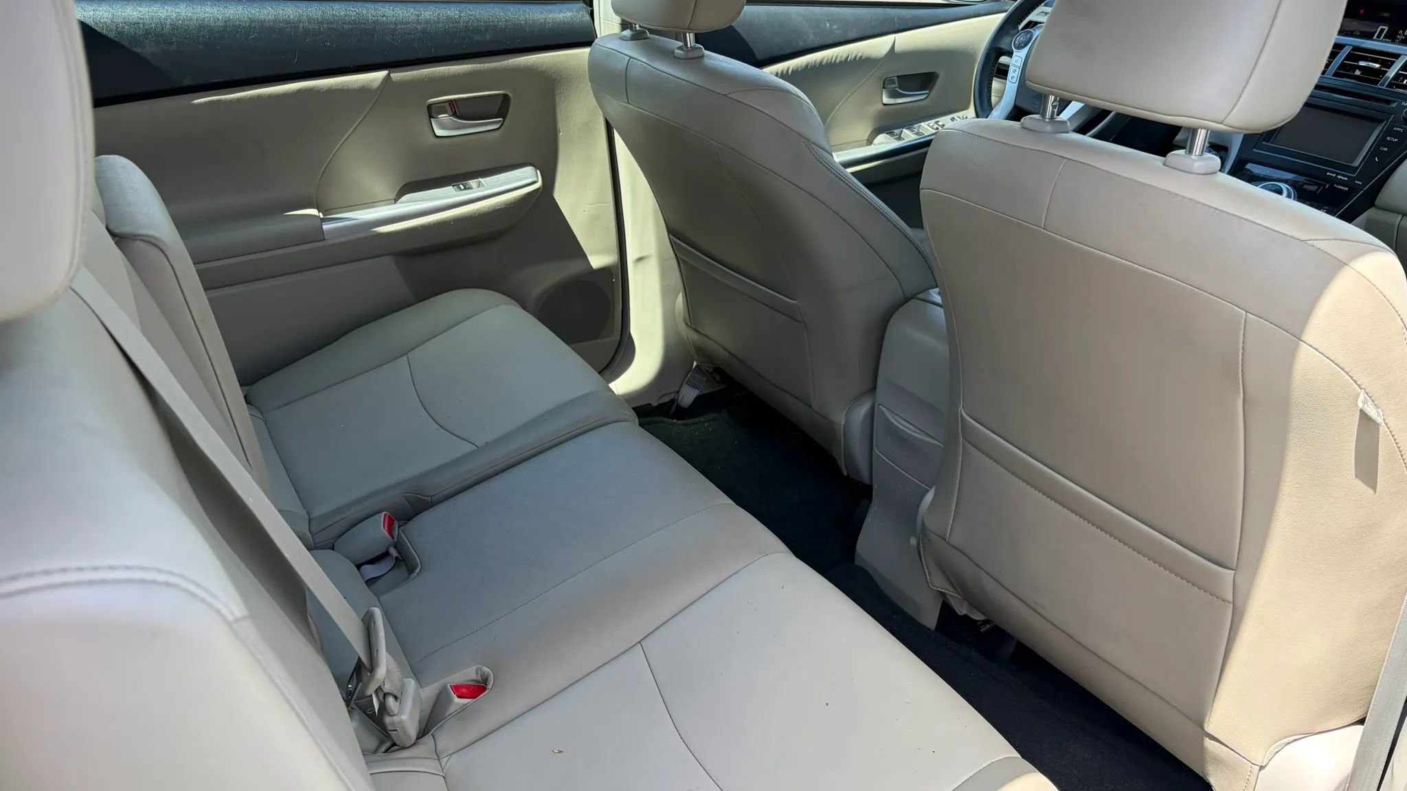 Used 2014 Toyota Prius V Five FWD image 14