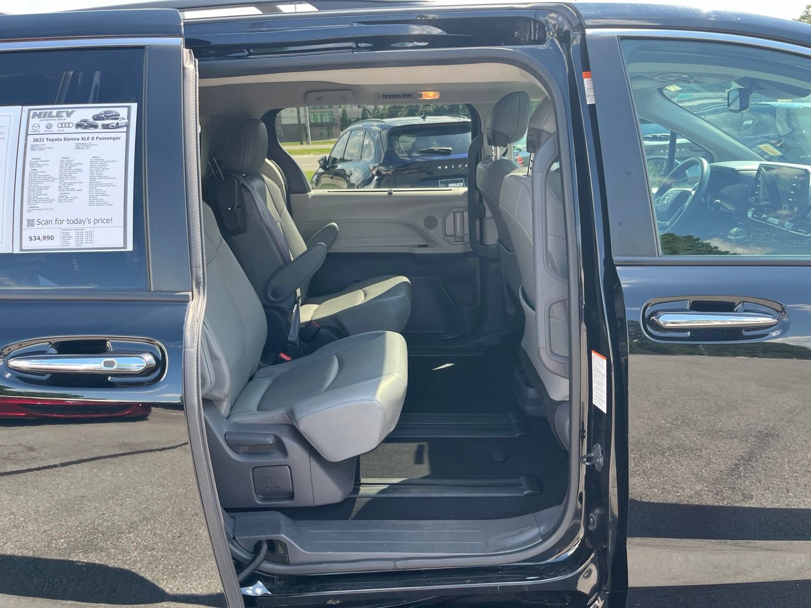 Used 2021 Toyota Sienna XLE FWD image 32