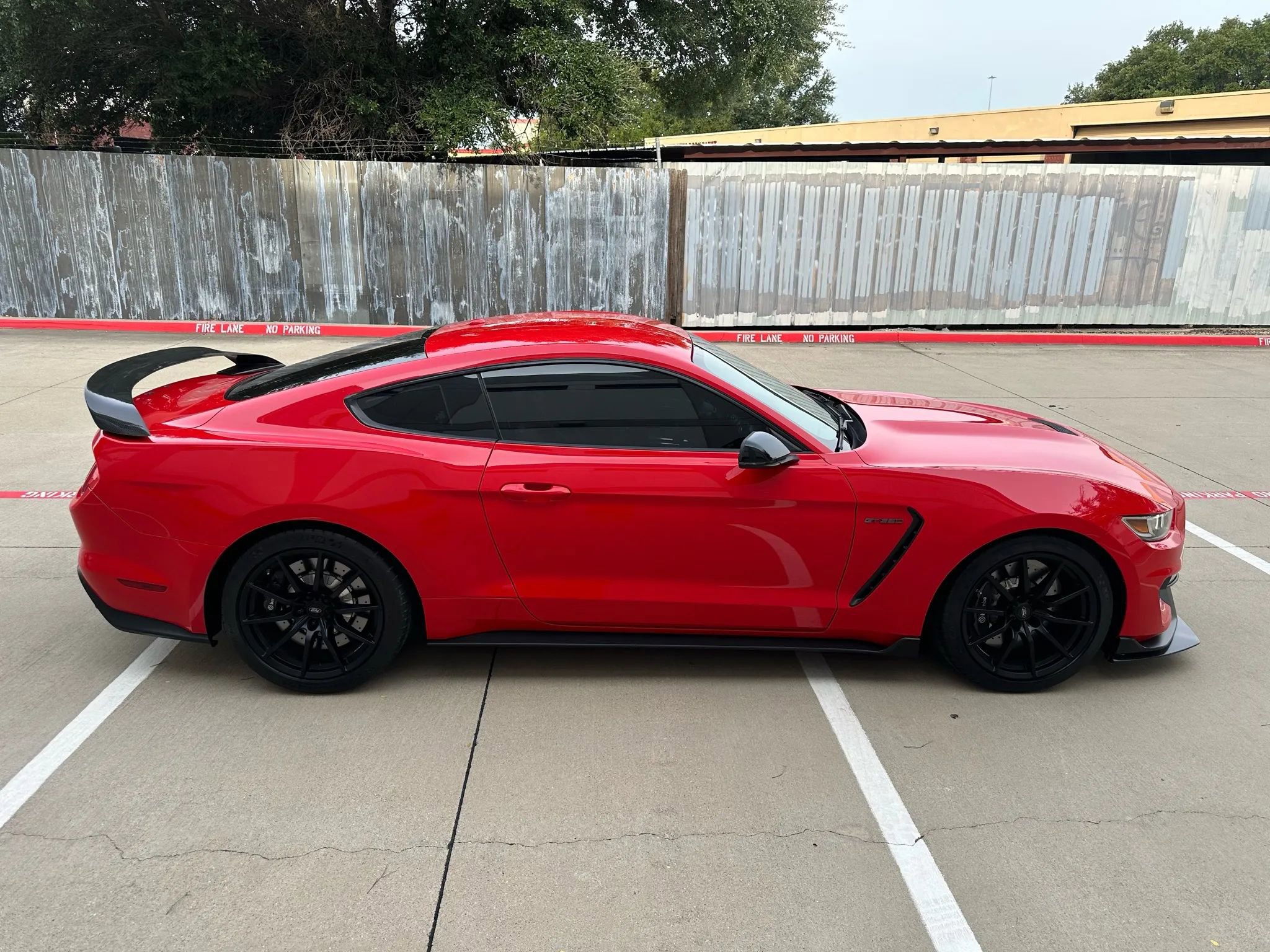 Used 2016 Ford Mustang Shelby GT350 w/ Technology Package image 9