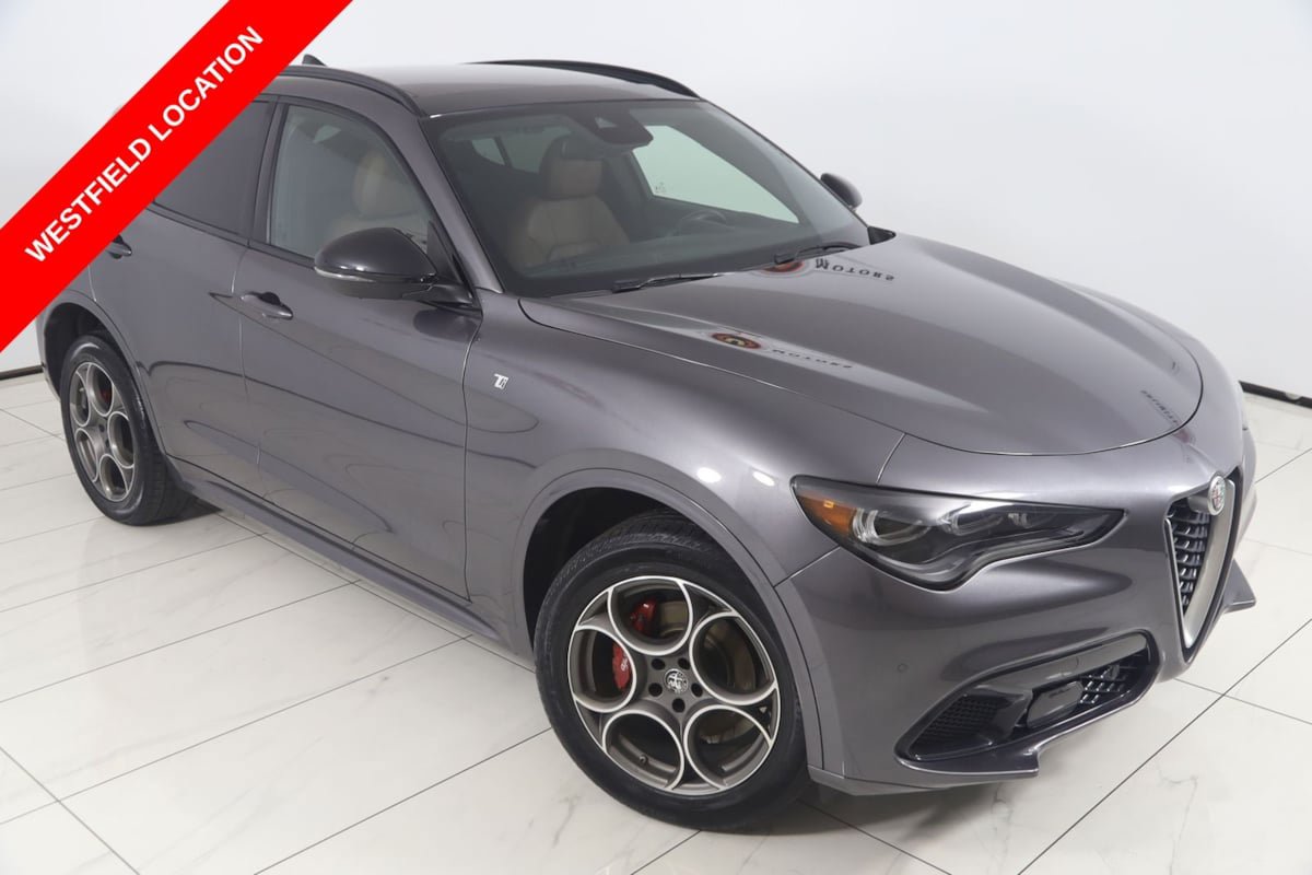 Used 2024 Alfa Romeo Stelvio Ti AWD/4WD image 20