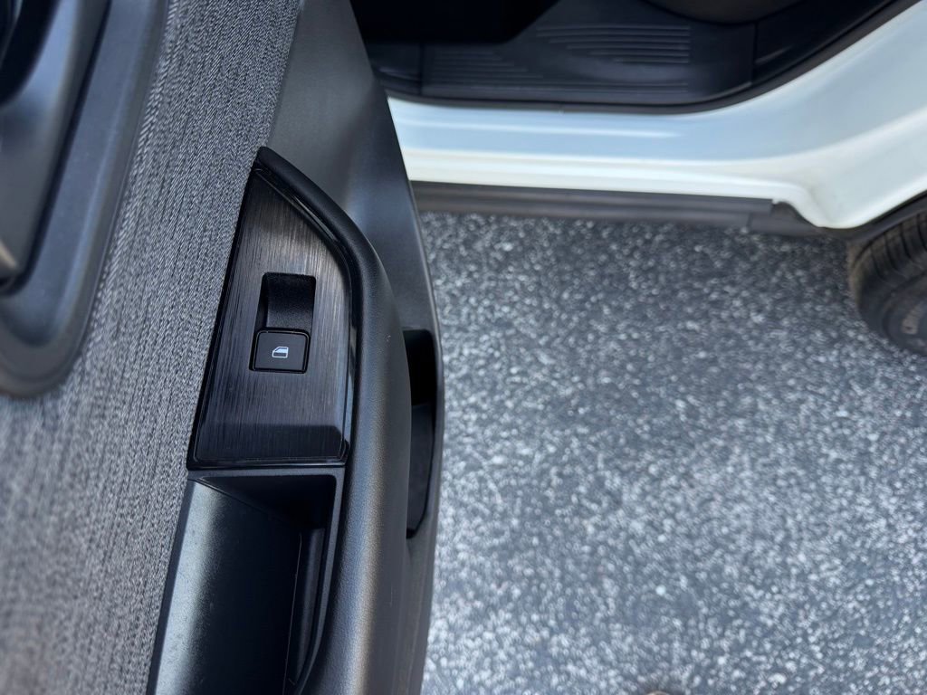 Used 2023 Nissan Rogue S image 16