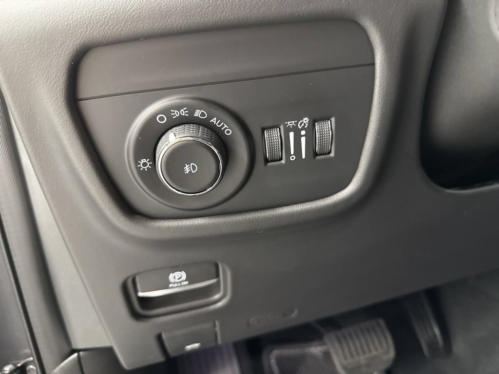 Used 2025 Jeep Grand Cherokee Summit AWD/4WD image 19