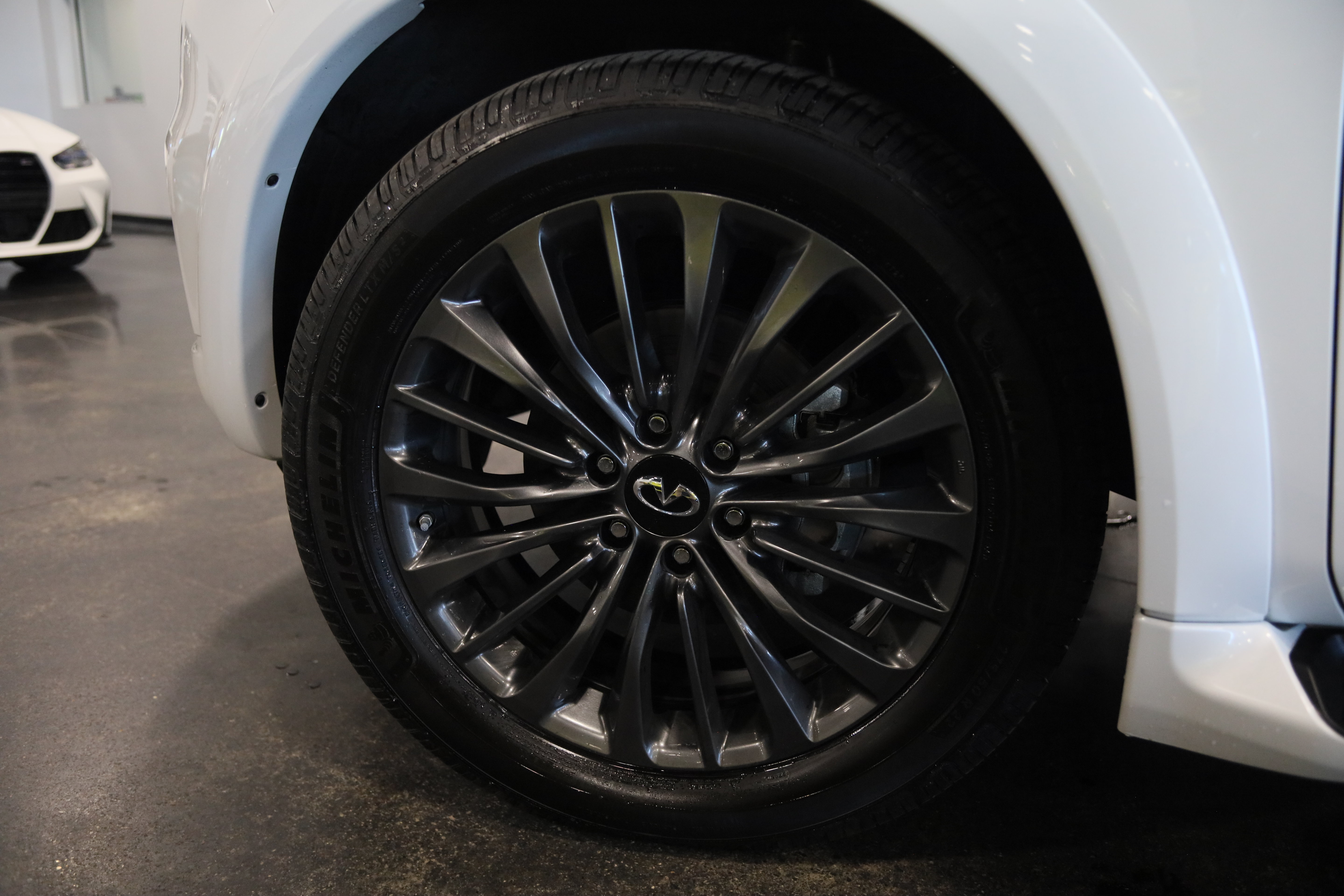 Used 2024 INFINITI QX80 Sensory w/ Cargo Package AWD/4WD image 13