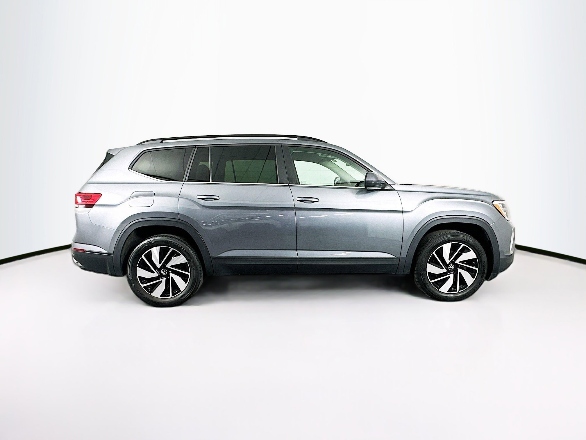 Used 2025 Volkswagen Atlas SE image 10