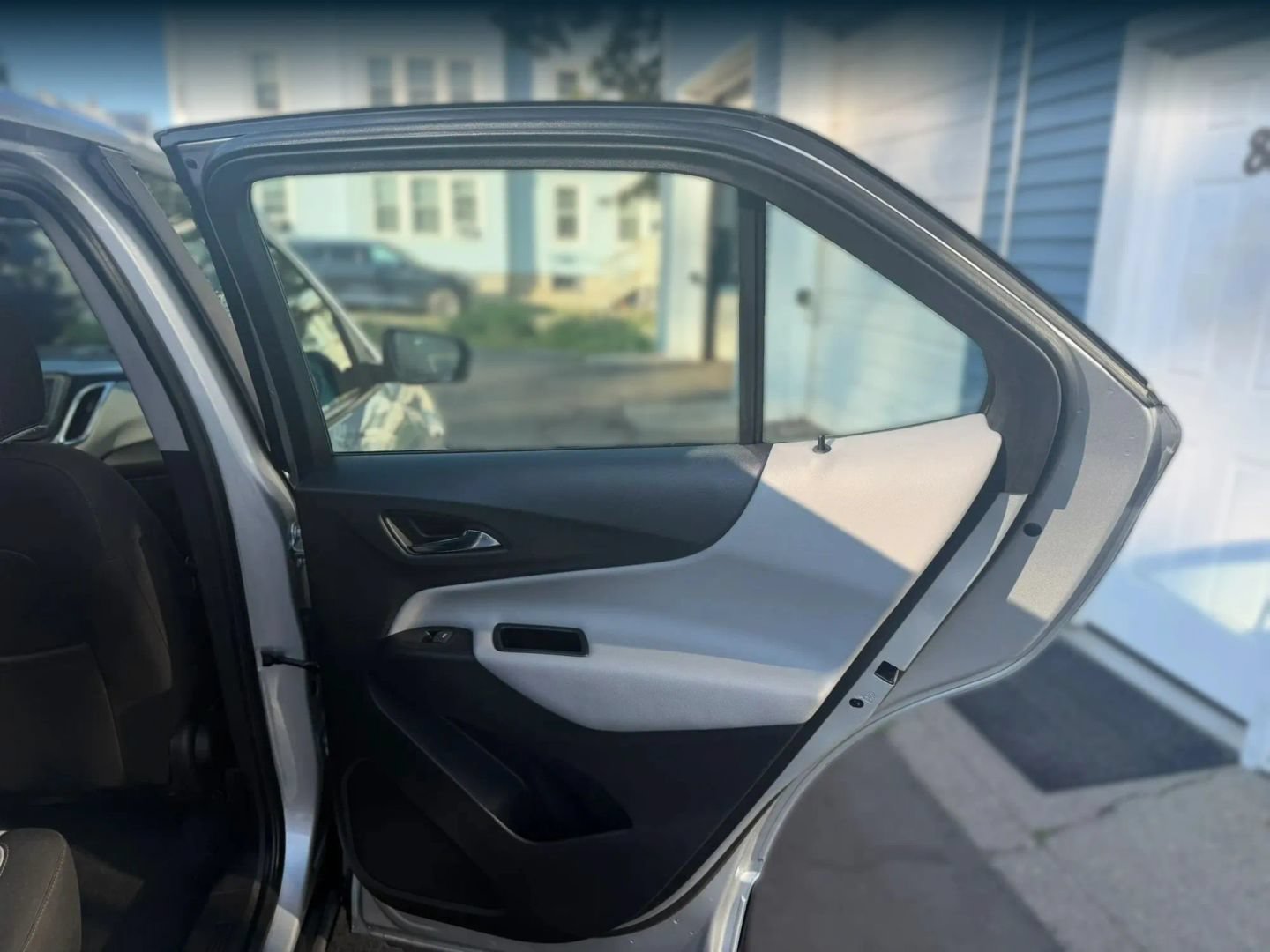 Used 2022 Chevrolet Equinox LS AWD/4WD image 32