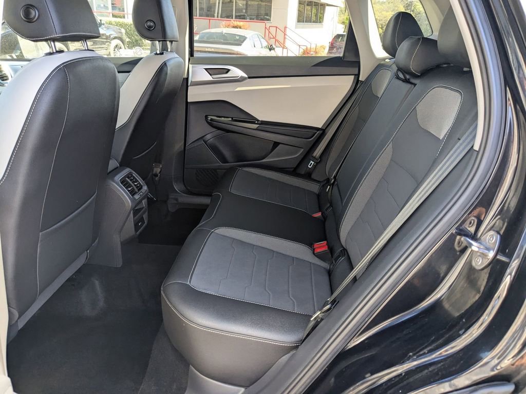 Used 2025 Volkswagen Taos SE image 22