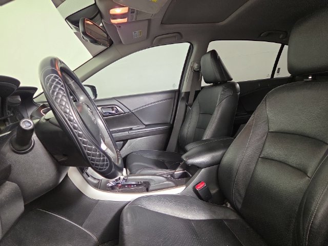 Used 2015 Honda Accord Touring image 11